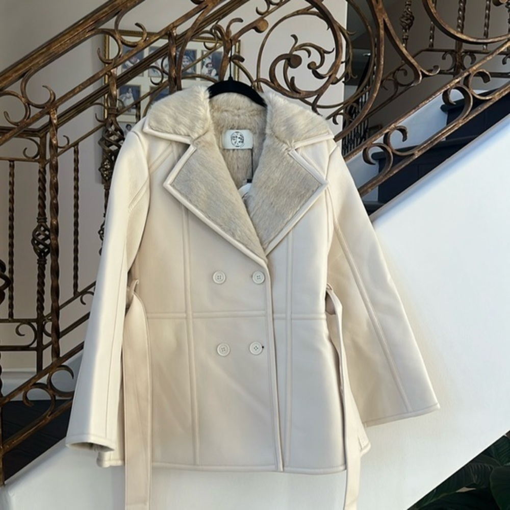 New vegan leather Coat with vegan fur inside size M color off white